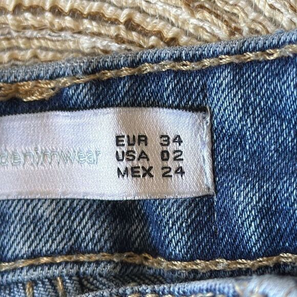 Zara High-Waisted Distressed Denim‎ Shorts Size 2 Blue Frayed Hem Casual - Picture 4 of 5